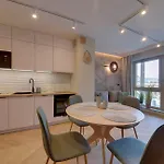 Bezowy Sun Seasons 24 W Szklarskiej Porebie Z Wanna By Renters * Szklarska Poręba