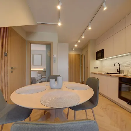 Bezowy Sun Seasons 24 W Szklarskiej Porebie Z Wanna By Renters *