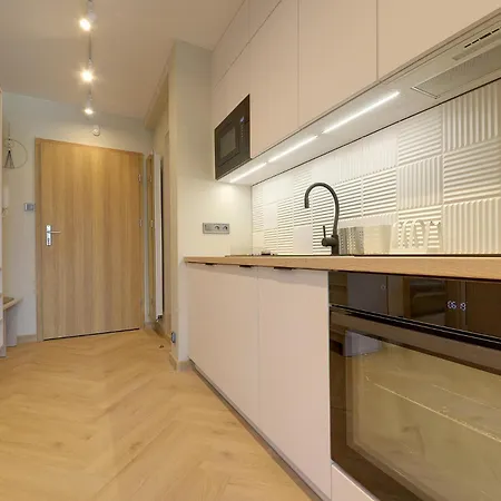 Bezowy Sun Seasons 24 W Szklarskiej Porebie Z Wanna By Renters Szklarska Poręba