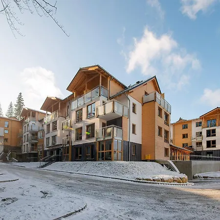 Bezowy Sun Seasons 24 W Szklarskiej Porebie Z Wanna By Renters Szklarska Poreba