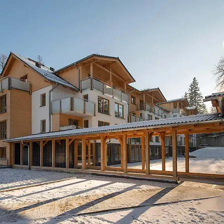 Bezowy Sun Seasons 24 W Szklarskiej Porebie Z Wanna By Renters *