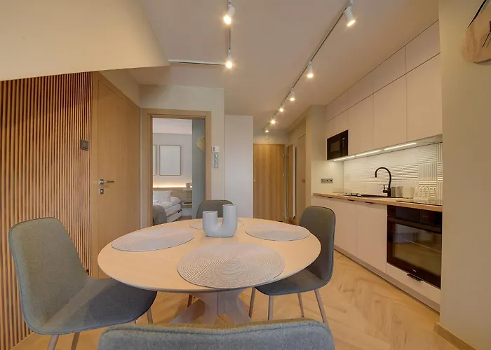 Bezowy Sun Seasons 24 W Szklarskiej Porebie Z Wanna By Renters *