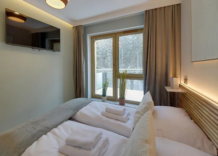 Bezowy Sun Seasons 24 W Szklarskiej Porebie Z Wanna By Renters Szklarska Poreba