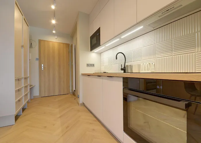 Bezowy Sun Seasons 24 W Szklarskiej Porebie Z Wanna By Renters Schreiberhau